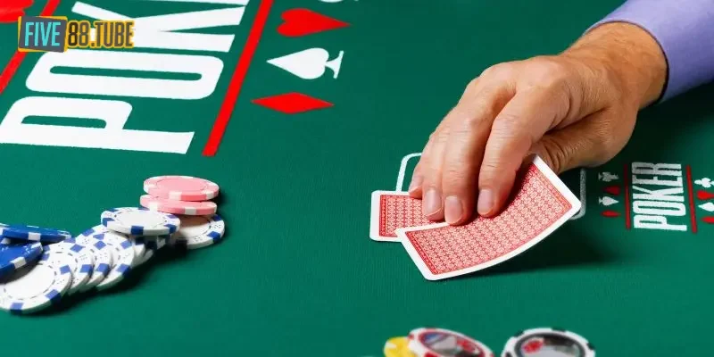 Bluff trong poker là gì? Chiến thuật Bluff poker cơ bản nhất 3 Bluff trong poker có rất nhiều chiến thuật áp dụng khác nhau